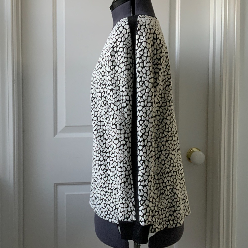 Apt. 9 Black And White Textured Pattern Top Euc - image 3